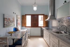 HomeForGuest NEW Duplex with Rooftop next to Arucas Cathedral