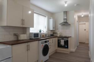 Gorgeous ground floor apartment + free parking