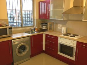 Room with wifi near tube