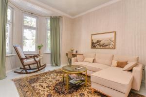 English Home ✣ 2 Bedroom Apartment with Balcony