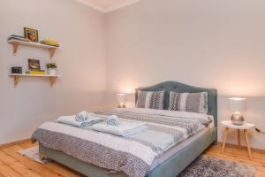 Spacious vintage 2BR, 2bath apartment by Flat Mаnager