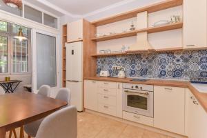 Spacious vintage 2BR, 2bath apartment by Flat Mаnager
