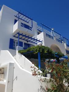 Laouti tinos apartments b Tinos Greece