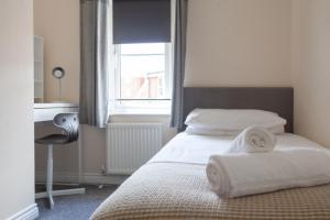 Two-Bedroom Apartment room in Mayflower Coach House by RentMyHouse