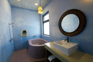 Phòng Deluxe Giường Đôi Có Bồn Tắm (Deluxe Double Room with Bath)