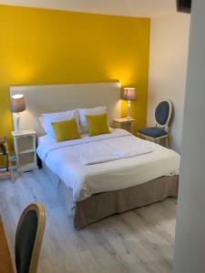 Double Room room in Hôtel Au Grand Duquesne
