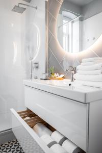 Grey Pearl Rooms