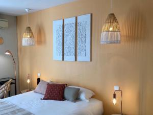 Hotels A La Voile Blanche : photos des chambres