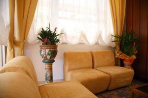 Double or Twin Room with Balcony room in Hotel Devon B&B e Only Room