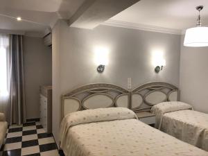 Standard Quadruple Room room in Hostal Plaza Damasco