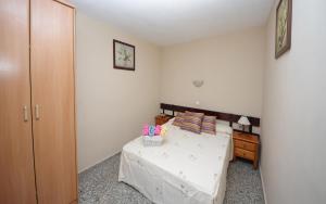 Double Room with Private Bathroom - 1 Double bed room in Pensión Aduar