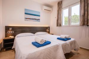 Mercedes by Aguilarent