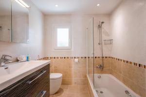 Mercedes by Aguilarent