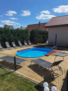Ferienhäuser mit Pool - 4hvězdičkové hotely ve městě Rewal