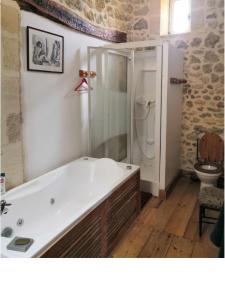 B&B / Chambres d'hotes Les Logis de Lestiac : photos des chambres