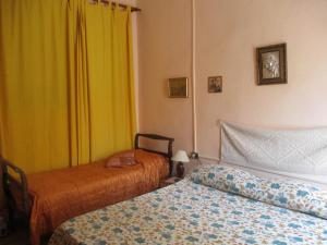 Economy Triple Room with Shared Bathroom