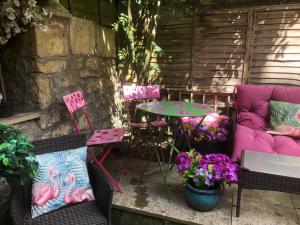 City Centre - Rivers Street, quiet 2 bed ground floor Georgian garden Apartment