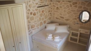 Ataraxia- Stonebuilt Studios and Apartments Kimolos-Island Greece