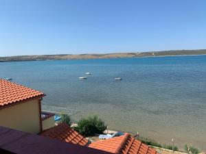 Villa M, Apartment 4 Persons - direct by the sea, 1st floor