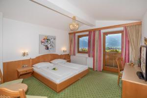 Studio with Balcony room in Hotel Pension Wiesenhof