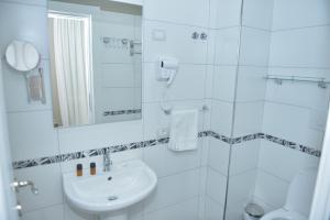 Triple Room with Mountain View room in Twin Towers Hotel City & Beach Resort