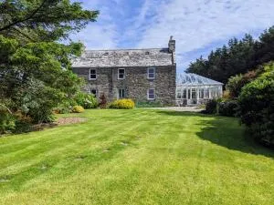 Cosy, Coastal Retreat with a Large Garden - Port William