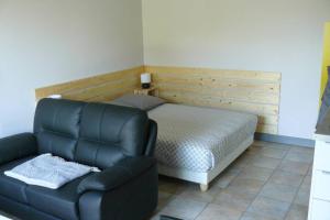 STUDIO ENTRE SAVINES ET EMBRUN PRES DU LAC DE SERREPONçON