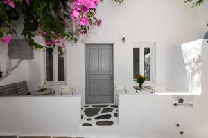 Lirous Studios Myconos Greece