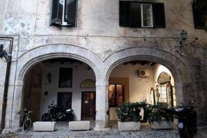 Studio 61 Luxe Apartment