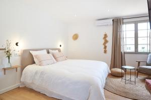 B&B / Chambres d'hotes Maison 1634 - Climatisation, piscine, parking, centre ville, petit-dejeuner compris : photos des chambres