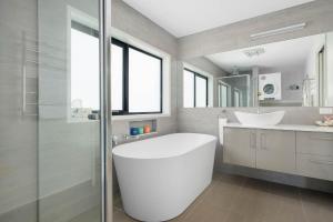 Self Contained Beach View Apartment