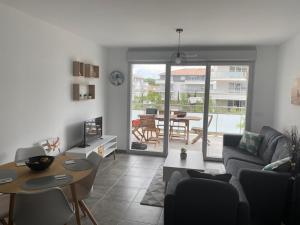 Appartement neuf moderne avec piscine