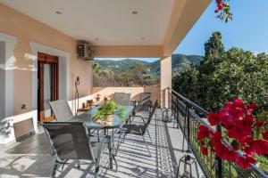 Meandros apartment garden view Skopelos Greece