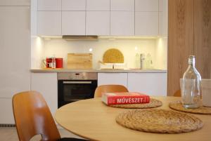 Stylish Studios Apartment in the City Center with Air Conditioning