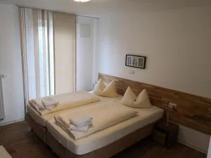 Gästehaus und Fewo Lamm Garni - Heroldstatt