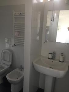 Two-Bedroom Apartment room in Re di Roma loft