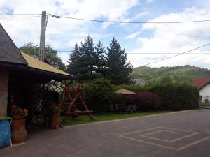 U Eli I Tomka