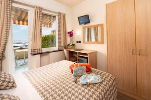 Classic Single Room with Balcony and Sea View room in Hotel Laurin