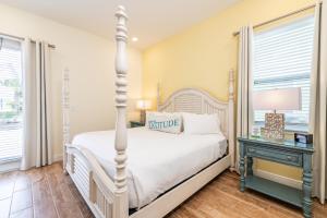 Two-Bedroom House room in Peachy Cottage with Hotel Amenities Near Disney at Margaritaville 8032LS