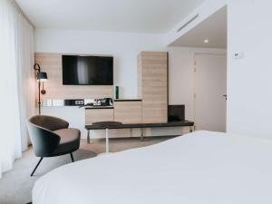 Hotels Novotel Angers Centre Gare : Two Connecting Rooms with large double bed (2 adults & 2 children)