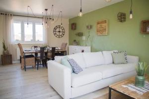 TRES JOLIE MAISON A COTE DE LA PLAGE