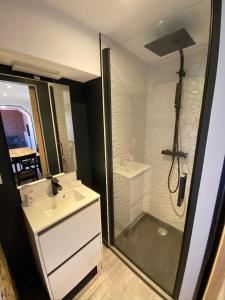 Appartements Logements equipes a Onnaing avec espace Balneo en OPTION proche Toyota, autoroute et Valenciennes : photos des chambres