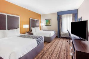Queen Room with Two Queen Beds and Mobility/Hearing Access - Non-Smoking room in La Quinta by Wyndham Gonzales TX