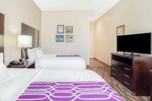Queen Room with Two Queen Beds - Mobility Access/Non-Smoking room in La Quinta by Wyndham Luling