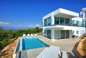 Villa Nafsika by PosarelliVillas
