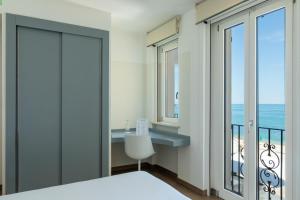 Deluxe Double Room with Sea View without Balcony