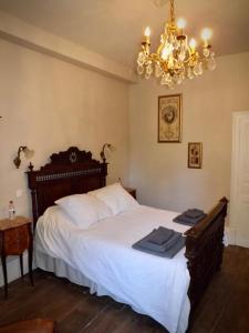 B&B / Chambres d'hotes Domaine de Lalat - B&B with en-suite bathrooms all rooms with garden views : photos des chambres