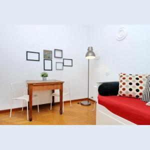 Trastevere Apartment for Family & Friends with separate Living Room - AC & WiFi