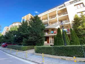 Two bedroom apartment 5 minutes from the beach