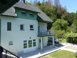 Riverside garden apartment Three Springs Tri Zvira - Plešce